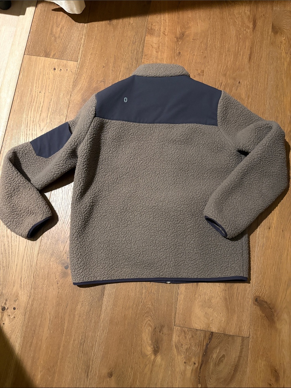 Figs On Shift Gray Sherpa - Picture 5 of 6